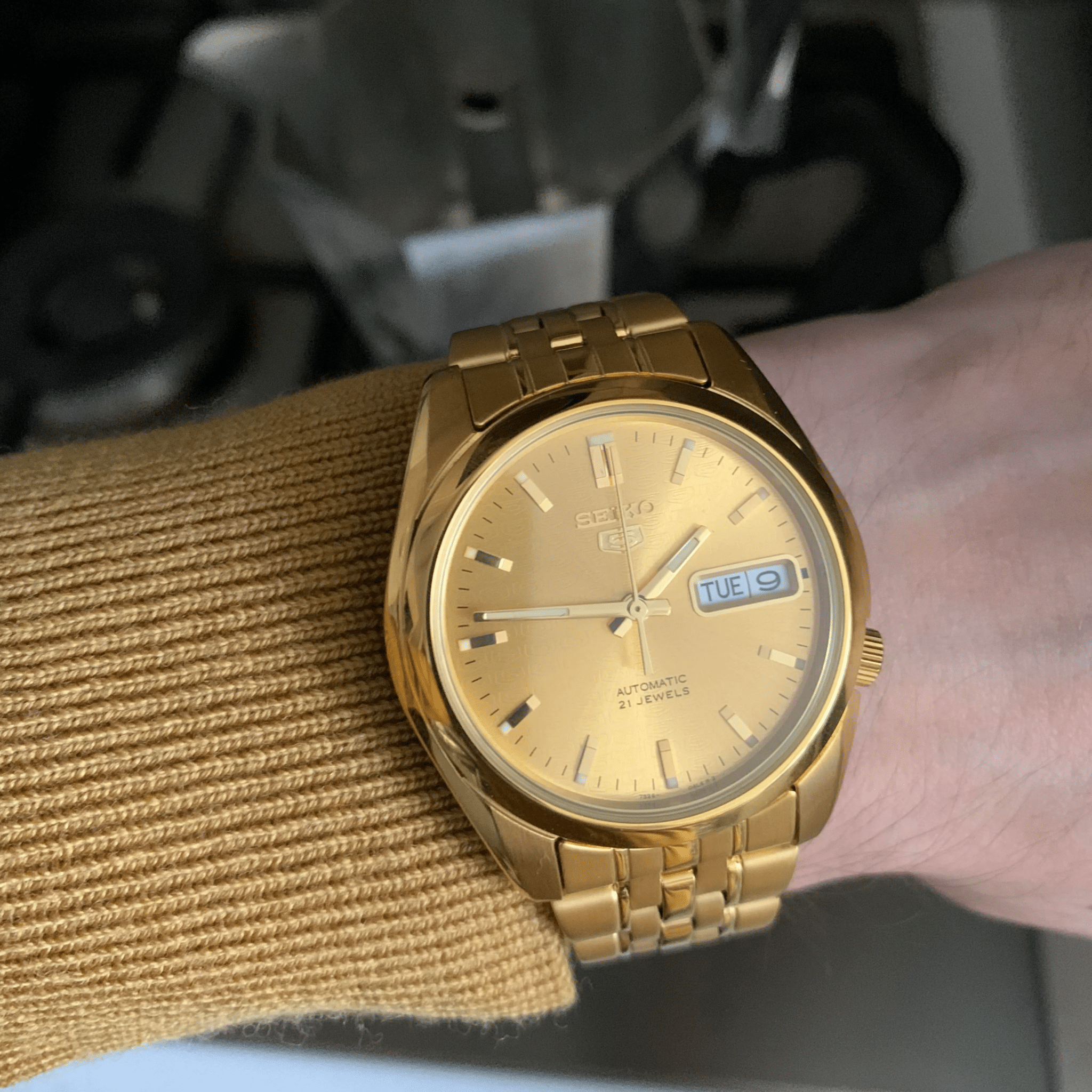 Seiko SNKE56 5 Reloj automático de acero inoxidable dorado con esfera  dorada para hombre, Champán, oro, esqueleto, Automático, reloj automático