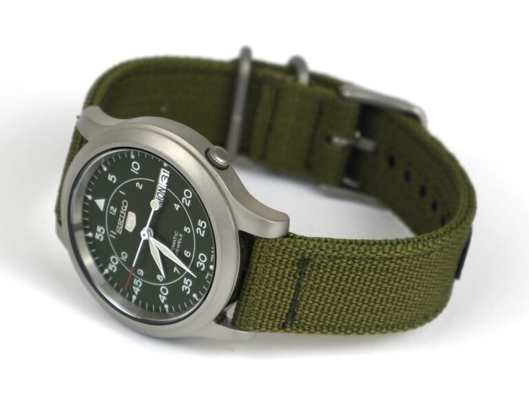 Seiko-SNK805-Automatic-Khaki-Dial-Stainless-Steel-Watch-with-Green-Canvas_03-min