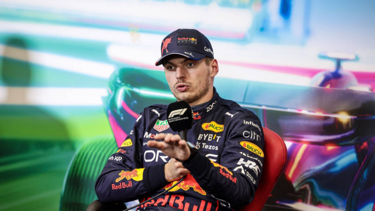 max-verstappen-red-bull-talks-press-conference-mexico-2022-planetf1