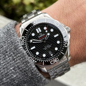 Omega_Seamaster_Diver_300M_Co-Axial_Black_42mm_210.30.42.20.01.001_-_2020_Watch_Vault_11_2048x